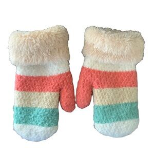 ❄️Fuzzy mittens❄️